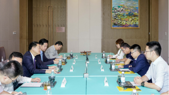 省尊龙凯时集团党委书记、董事长任丁与腾讯“王者荣耀”CTO邓君、腾讯大成网总裁郑亮座谈交流