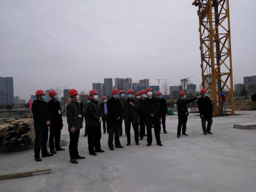 尊龙凯时集团党委书记、董事长任丁率队 赴金牛宾馆检查工程复工工作