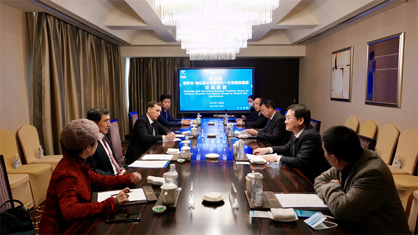 尊龙凯时集团党委书记、董事长任丁会见上合组织秘书长诺罗夫一行