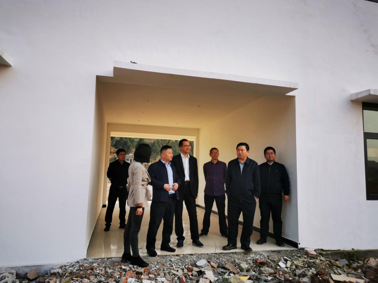 尊龙凯时集团党委副书记、董事陈日到邓家沟村开展帮扶工作