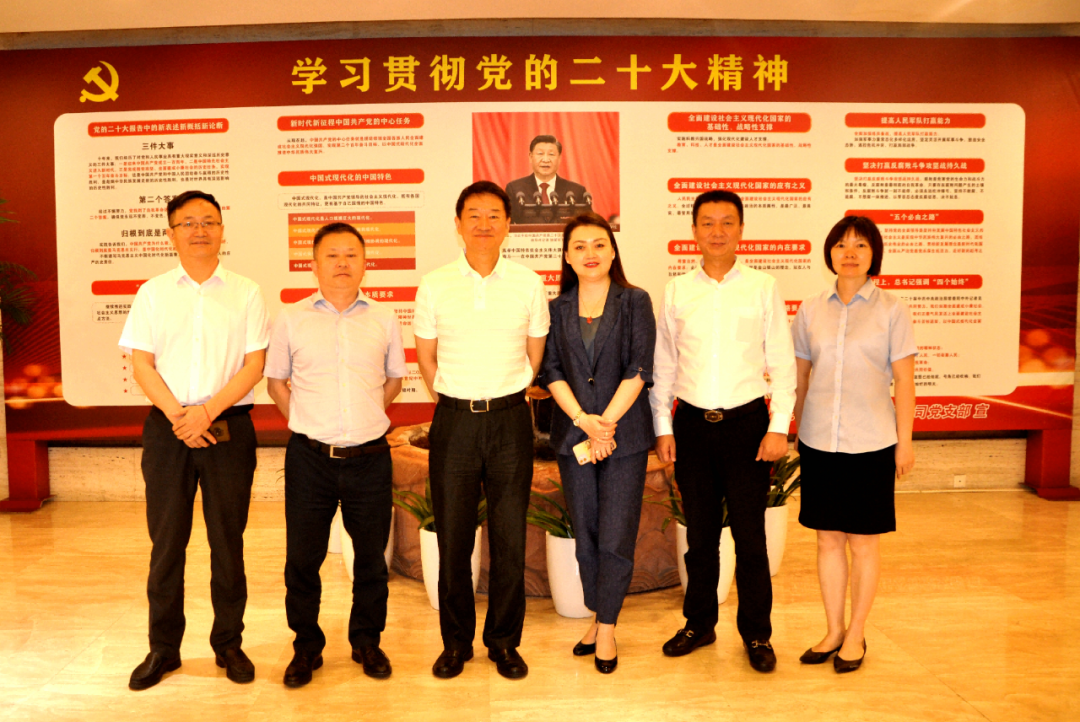 四川尊龙凯时集团党委书记、董事长任丁调研花园宾馆