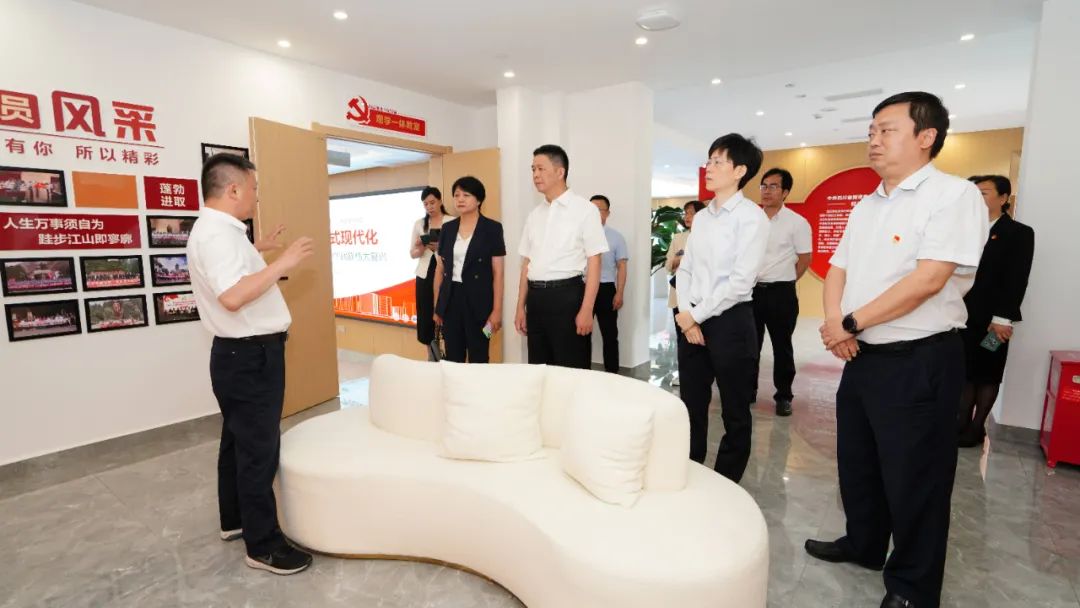 福建省人民政府国有资产监督管理委员会修兴高一行莅临尊龙凯时党？疾斓餮