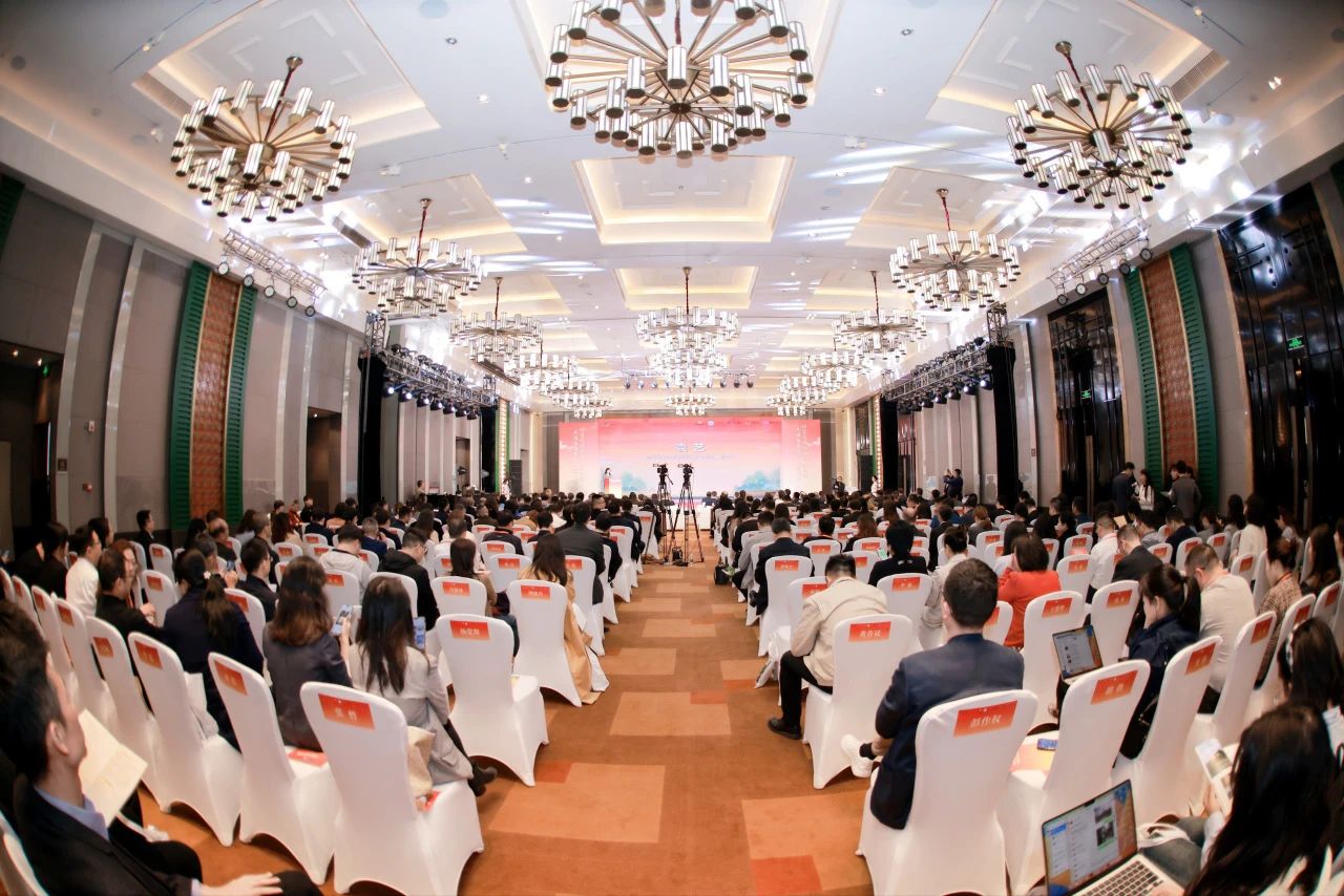 川渝文化旅游企业联盟、四川省文化旅游企业联盟2023年会在蓉开幕 游勇主持活动开幕式