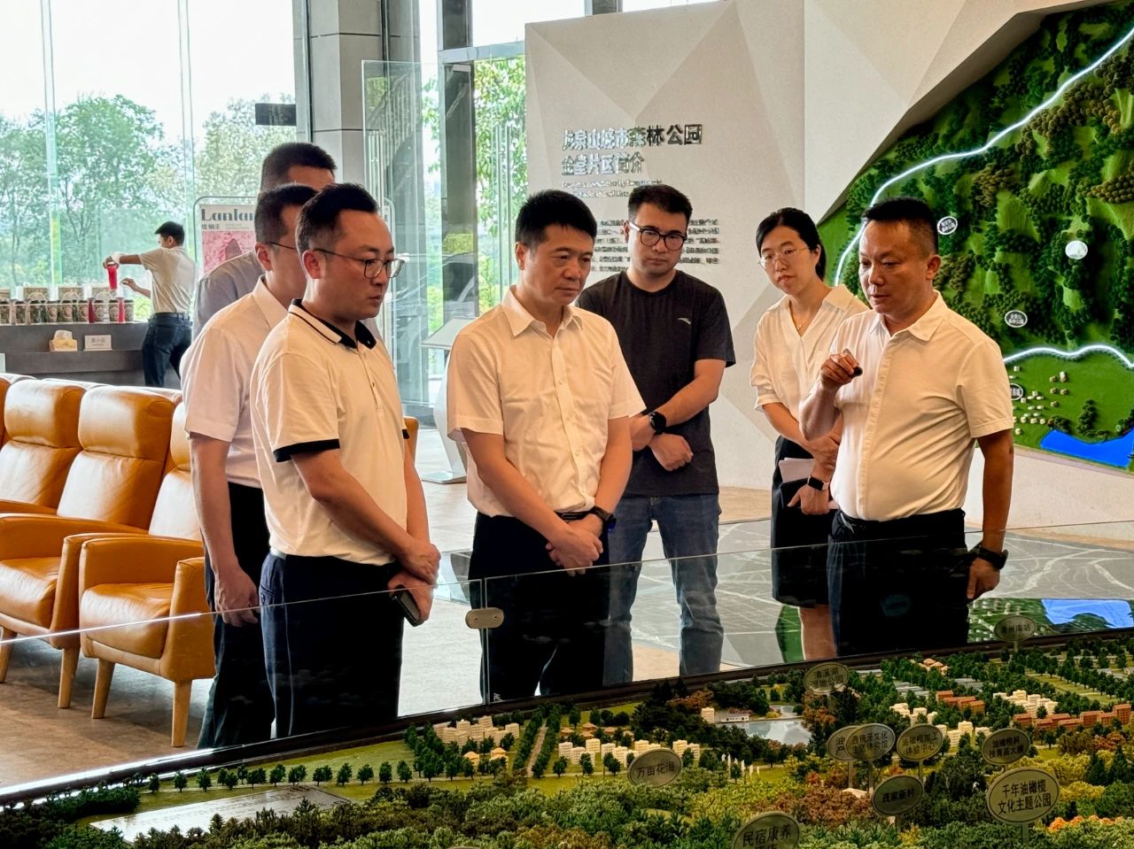 省尊龙凯时集团党委书记、董事长游勇带队赴聚峰谷项目开展汛期安全生产检查并调研生产经营情况