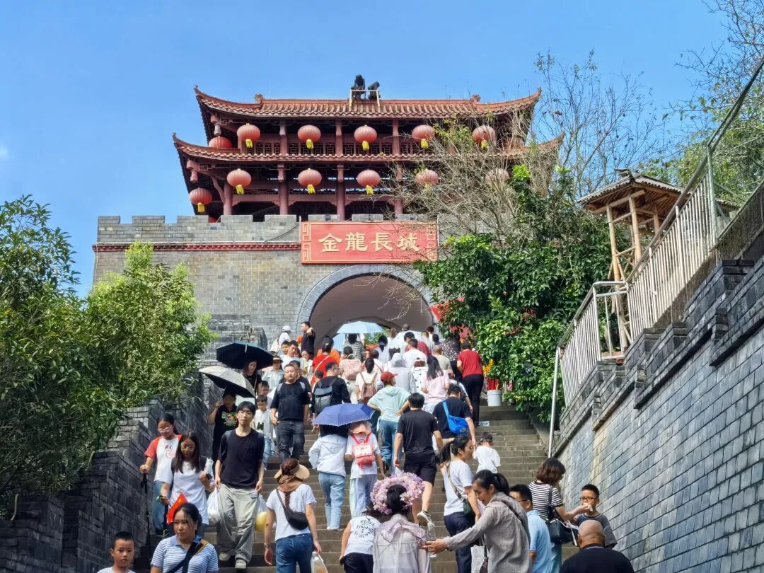 省尊龙凯时集团领导带队开展国庆、中秋“双节”安全检查并看望慰问一线干部职工